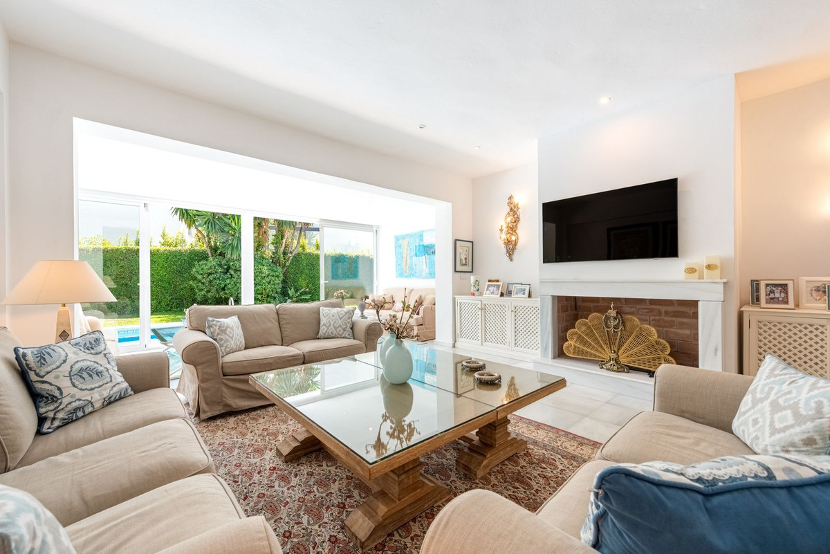 Pareados de 7 dormitorios en venta en Los Monteros – R5122906 Pareados de 7 dormitorios en venta en Los Monteros – R5122906