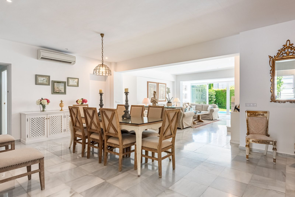 Pareados de 7 dormitorios en venta en Los Monteros – R5122906 Pareados de 7 dormitorios en venta en Los Monteros – R5122906
