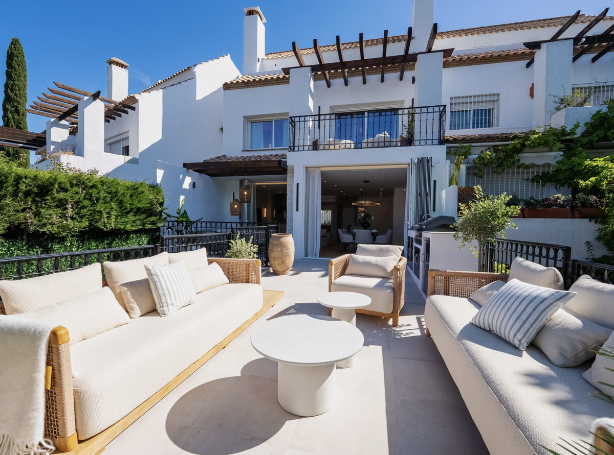Adosados de 5 dormitorios en venta en Milla de Oro – R5352745 Adosados de 5 dormitorios en venta en Milla de Oro – R5352745