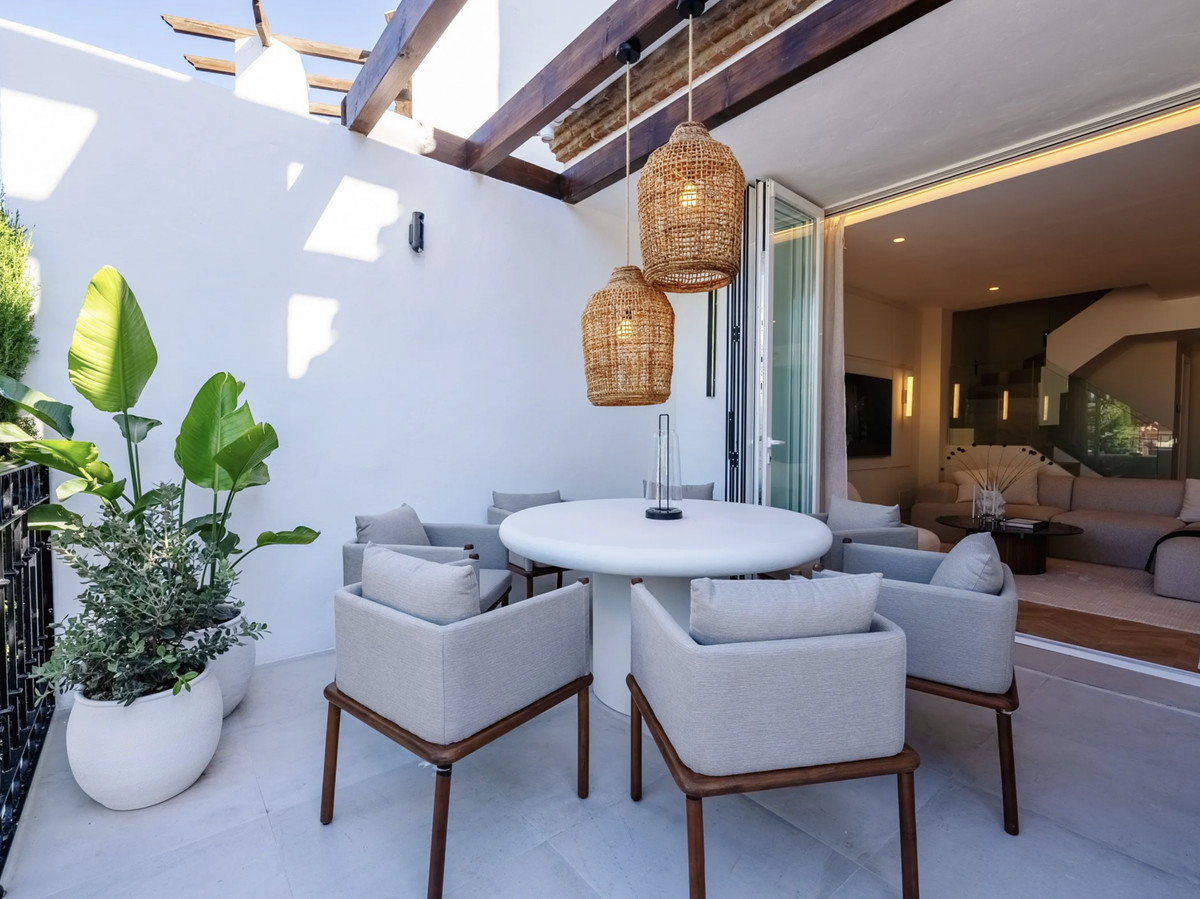 Adosados de 5 dormitorios en venta en Milla de Oro – R5352745 Adosados de 5 dormitorios en venta en Milla de Oro – R5352745