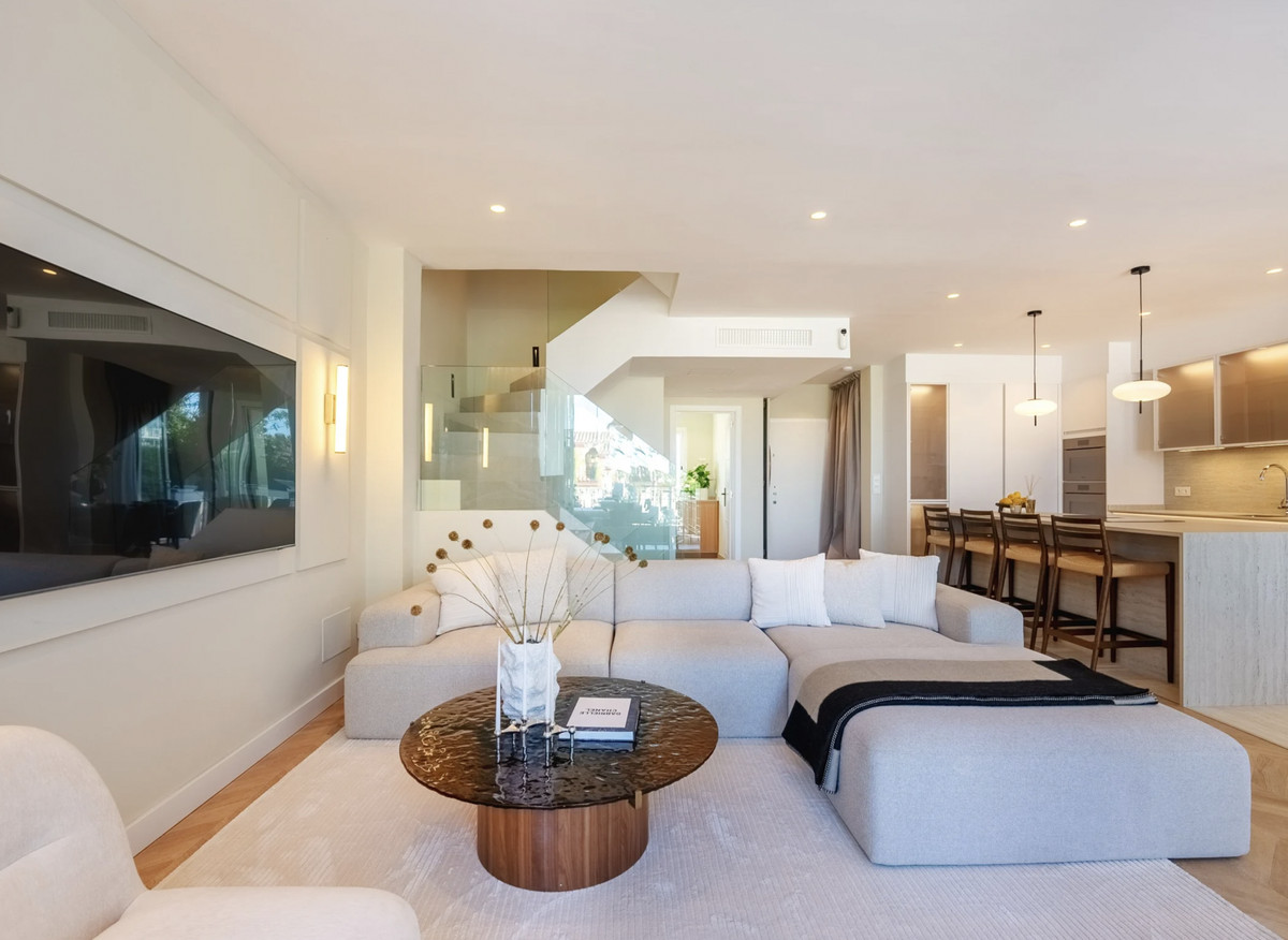 Adosados de 5 dormitorios en venta en Milla de Oro – R5352745 Adosados de 5 dormitorios en venta en Milla de Oro – R5352745