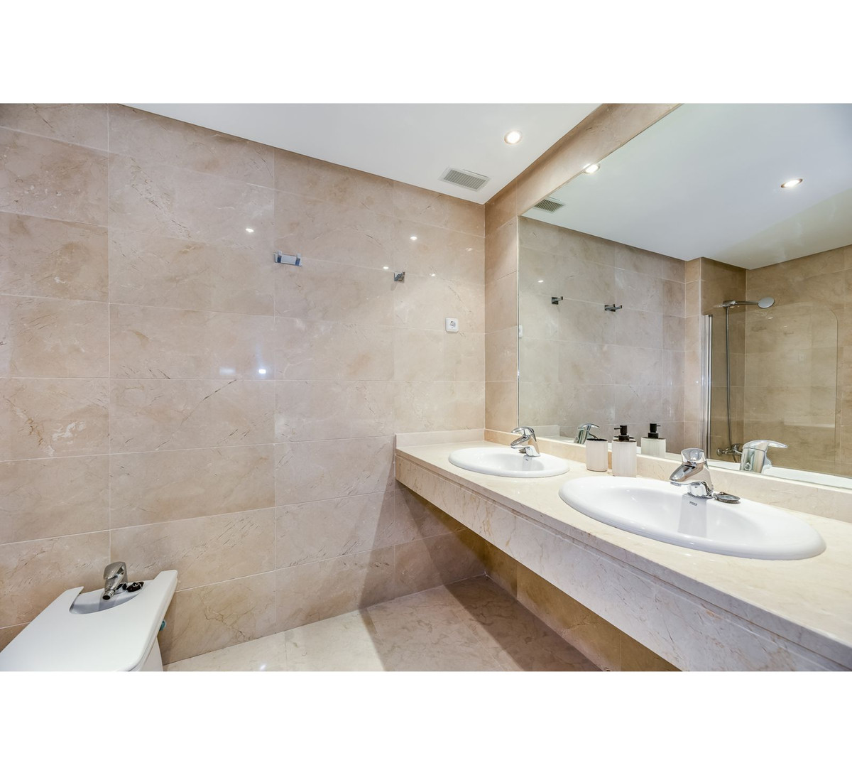 Apartamentos de 2 dormitorios en venta en Nueva Andalucía – R5211592 Apartamentos de 2 dormitorios en venta en Nueva Andalucía – R5211592
