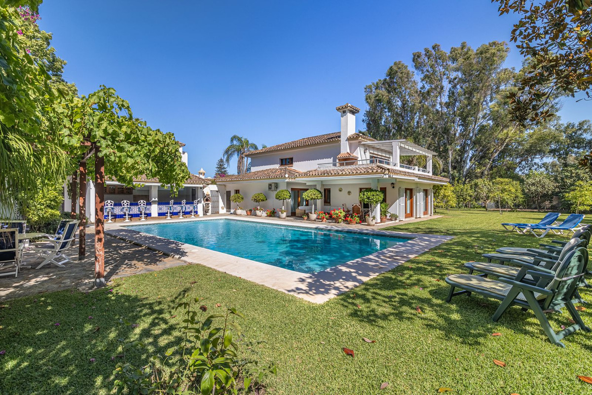 5 bedroom Villas for sale in Nueva Milla de Oro – R5367022 5 bedroom Villas for sale in Nueva Milla de Oro – R5367022