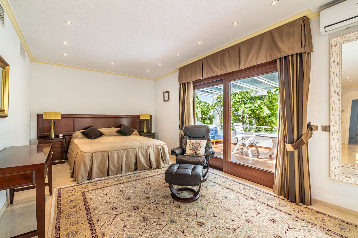 5 bedroom Villas for sale in Nueva Milla de Oro – R5367022 5 bedroom Villas for sale in Nueva Milla de Oro – R5367022