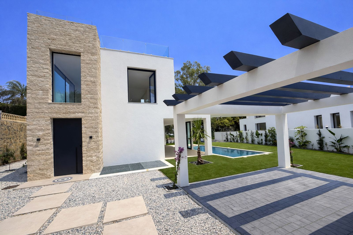 Villas de 6 dormitorios en venta en Nueva Milla de Oro – R4014655 Villas de 6 dormitorios en venta en Nueva Milla de Oro – R4014655