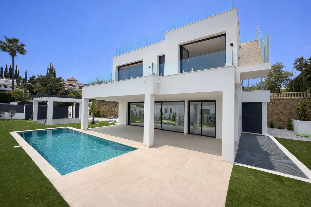 Villas de 6 dormitorios en venta en Nueva Milla de Oro – R4014655 Villas de 6 dormitorios en venta en Nueva Milla de Oro – R4014655