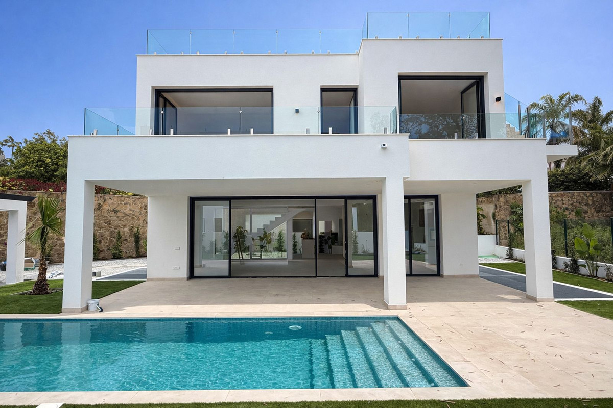 Villas de 6 dormitorios en venta en Nueva Milla de Oro – R4014655 Villas de 6 dormitorios en venta en Nueva Milla de Oro – R4014655