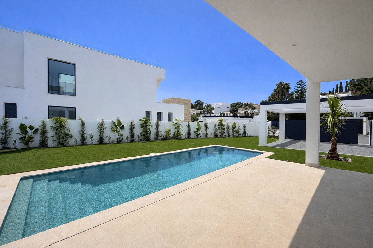 Villas de 6 dormitorios en venta en Nueva Milla de Oro – R4014655 Villas de 6 dormitorios en venta en Nueva Milla de Oro – R4014655