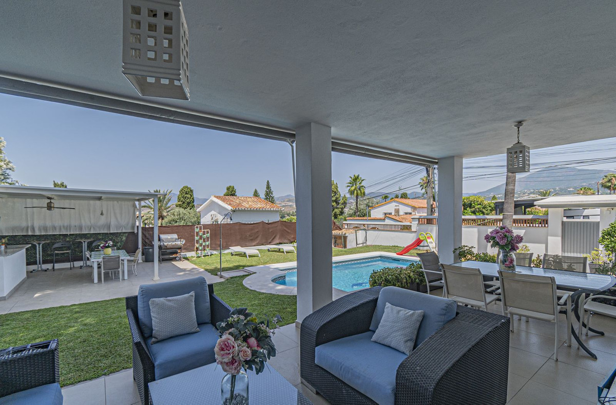 5 bedroom Villas for sale in San Pedro de Alcántara – R5076394 5 bedroom Villas for sale in San Pedro de Alcántara – R5076394