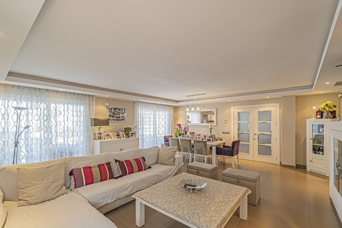 5 bedroom Villas for sale in San Pedro de Alcántara – R5076394 5 bedroom Villas for sale in San Pedro de Alcántara – R5076394