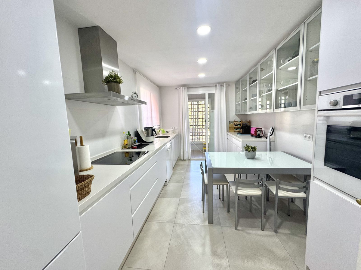 Apartamentos de 4 dormitorios en venta en Guadalmina Baja – R5295298 Apartamentos de 4 dormitorios en venta en Guadalmina Baja – R5295298