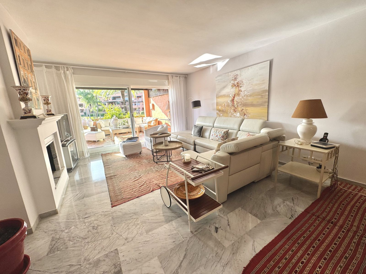 Apartamentos de 4 dormitorios en venta en Guadalmina Baja – R5295298 Apartamentos de 4 dormitorios en venta en Guadalmina Baja – R5295298