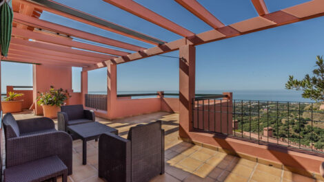 Aticos de 3 dormitorios en venta en Calahonda – R5394442