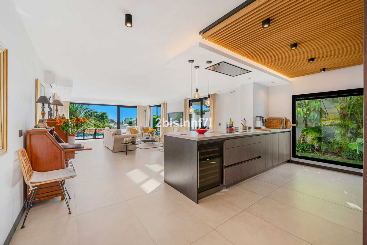 4 bedroom Villas for sale in Elviria – R5227732 4 bedroom Villas for sale in Elviria – R5227732