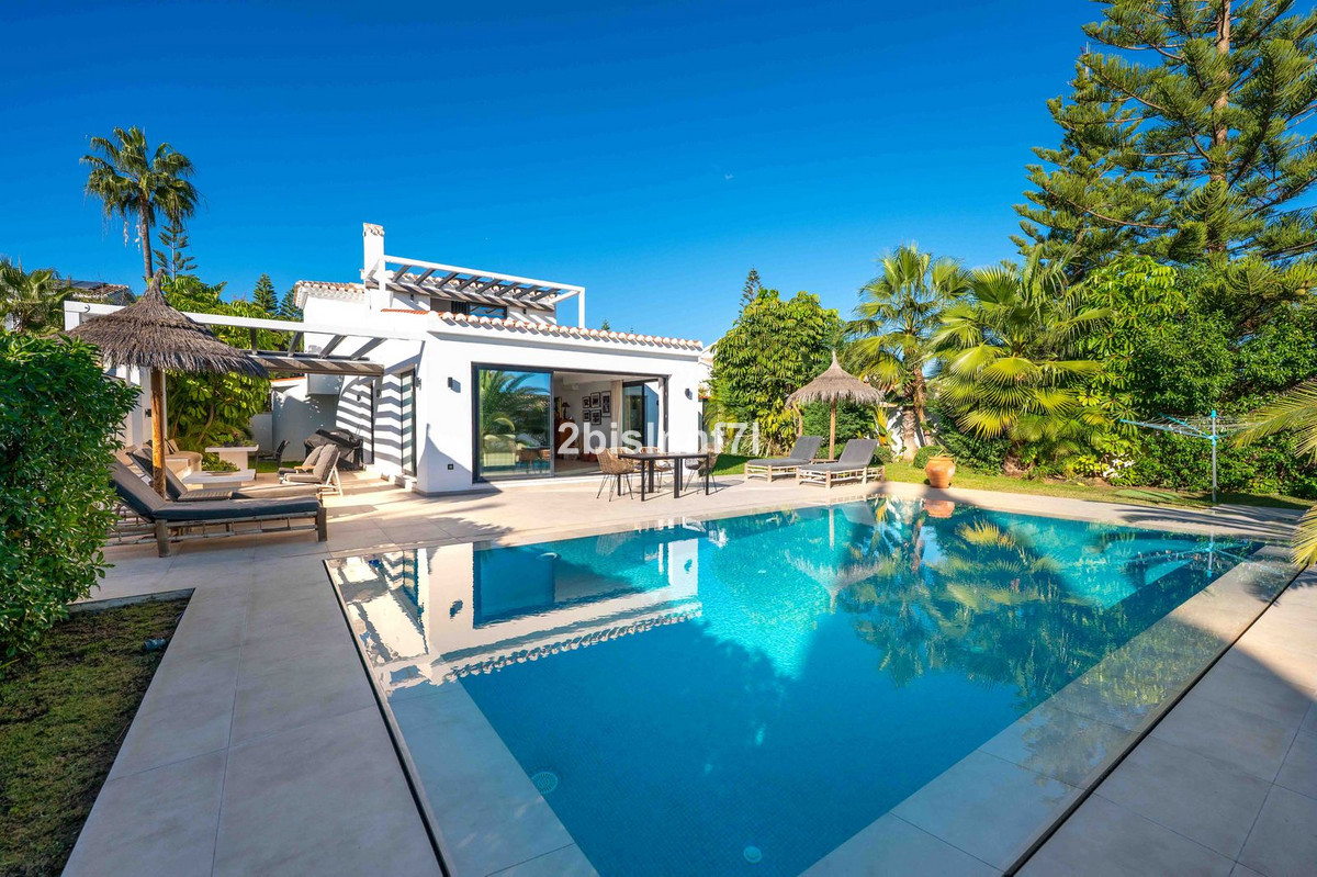 4 bedroom Villas for sale in Elviria – R5227732 4 bedroom Villas for sale in Elviria – R5227732