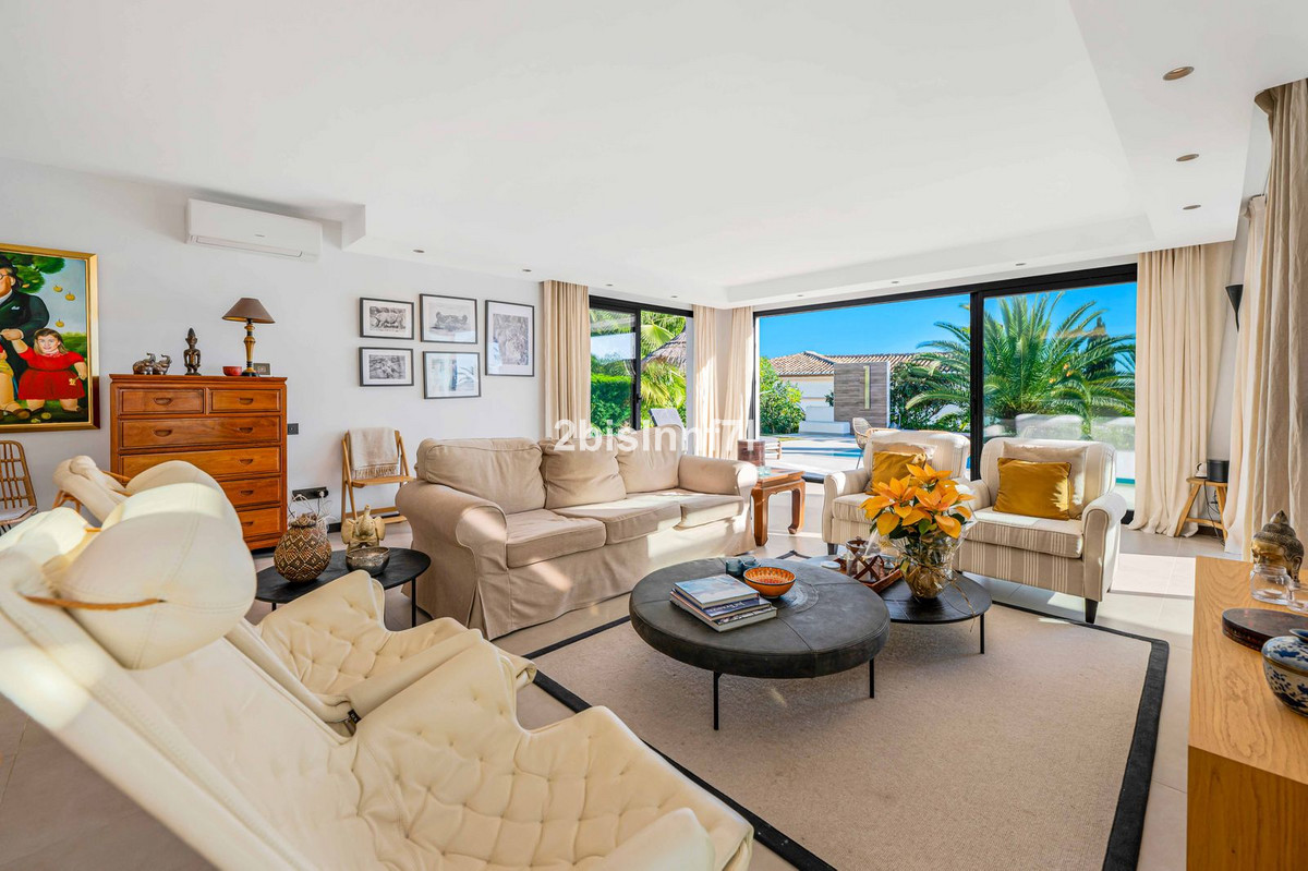4 bedroom Villas for sale in Elviria – R5227732 4 bedroom Villas for sale in Elviria – R5227732