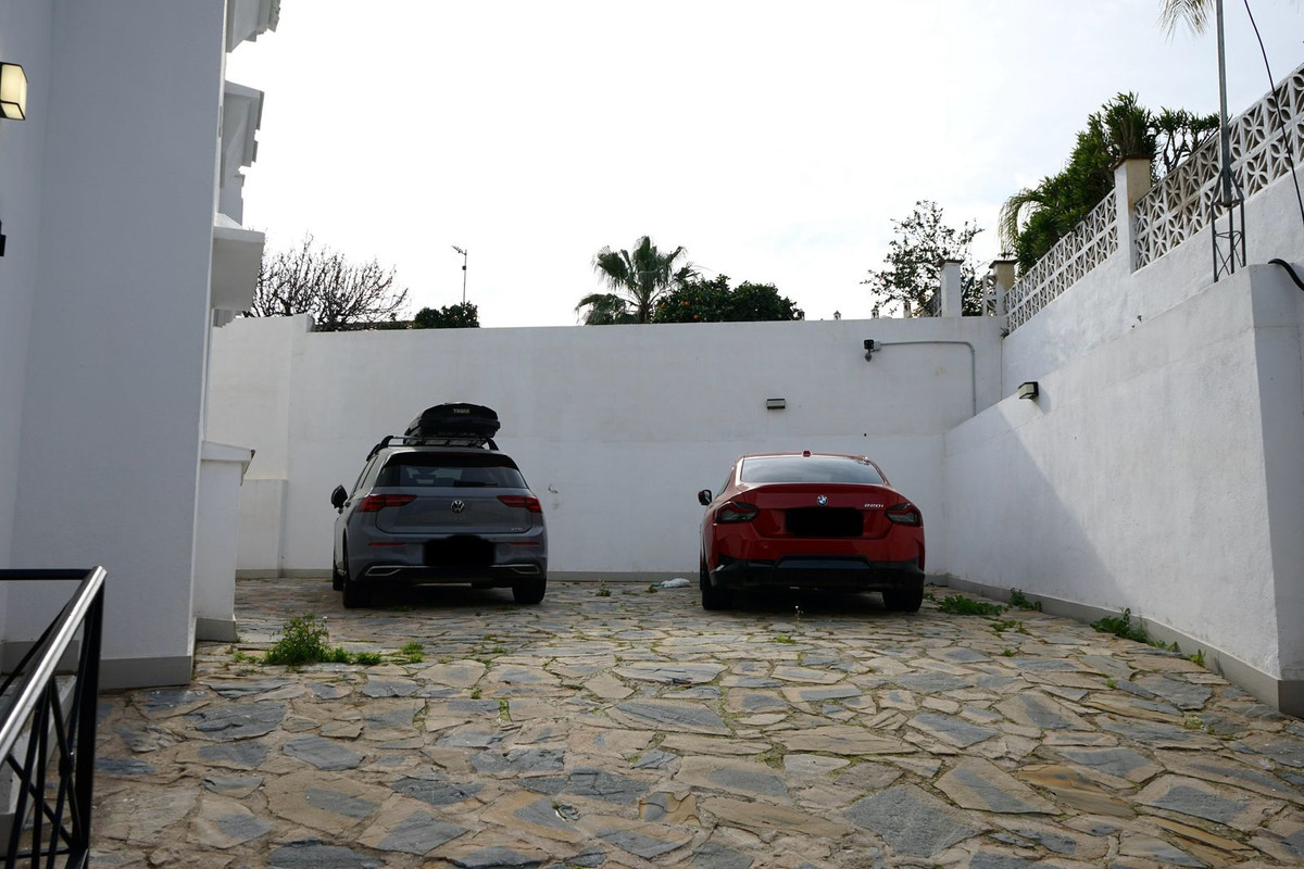 6 bedroom Villas for sale in Marbella – R5417971 6 bedroom Villas for sale in Marbella – R5417971
