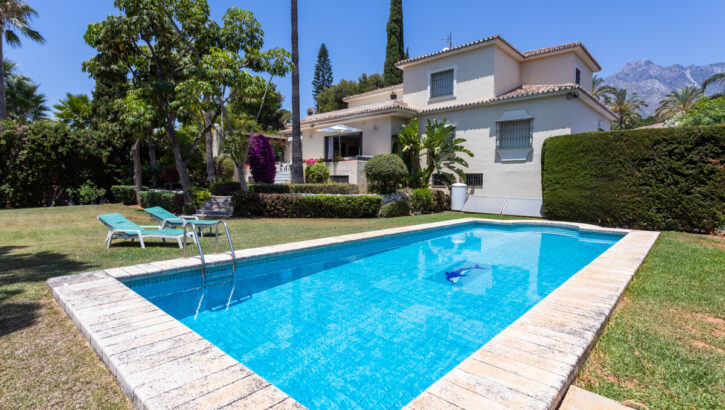 7 bedroom Villas for sale in Marbella – R3585085 7 bedroom Villas for sale in Marbella – R3585085 in