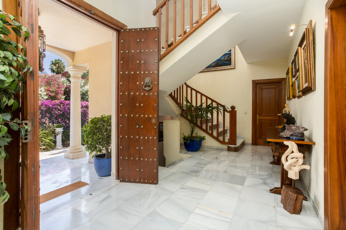7 bedroom Villas for sale in Marbella – R3585085 7 bedroom Villas for sale in Marbella – R3585085