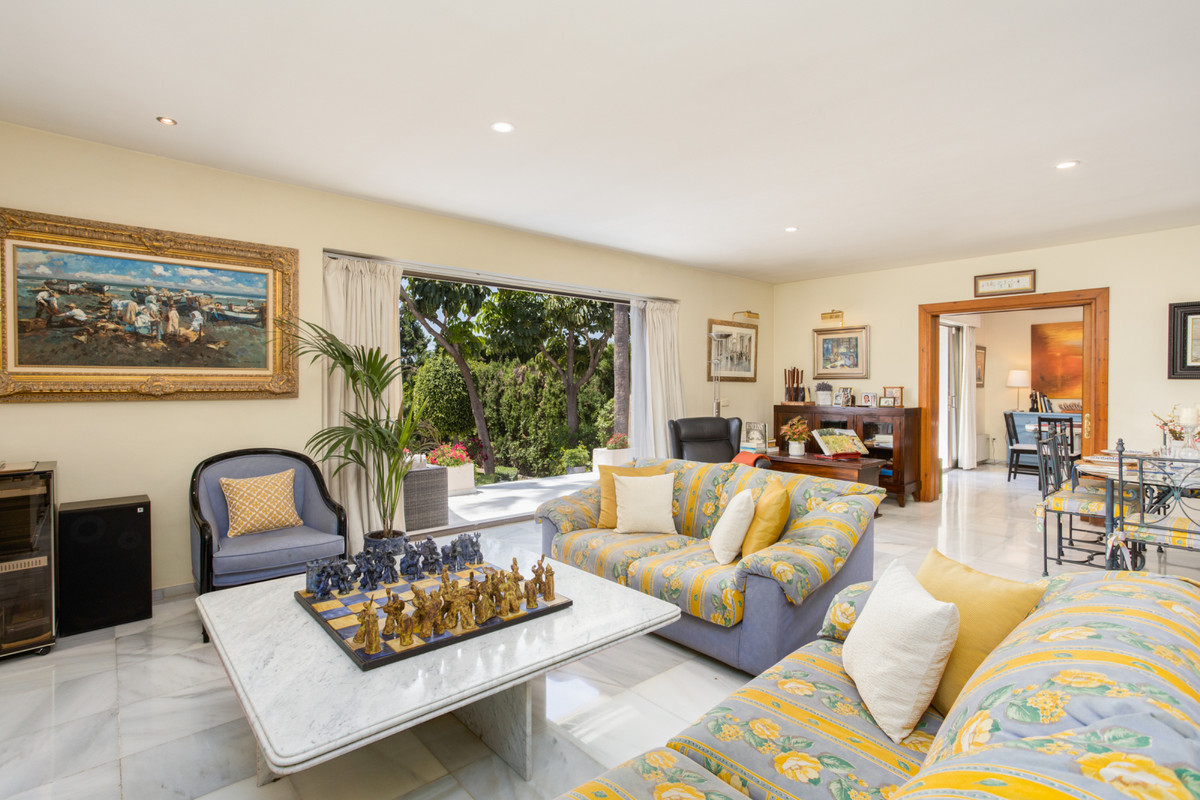 7 bedroom Villas for sale in Marbella – R3585085 7 bedroom Villas for sale in Marbella – R3585085