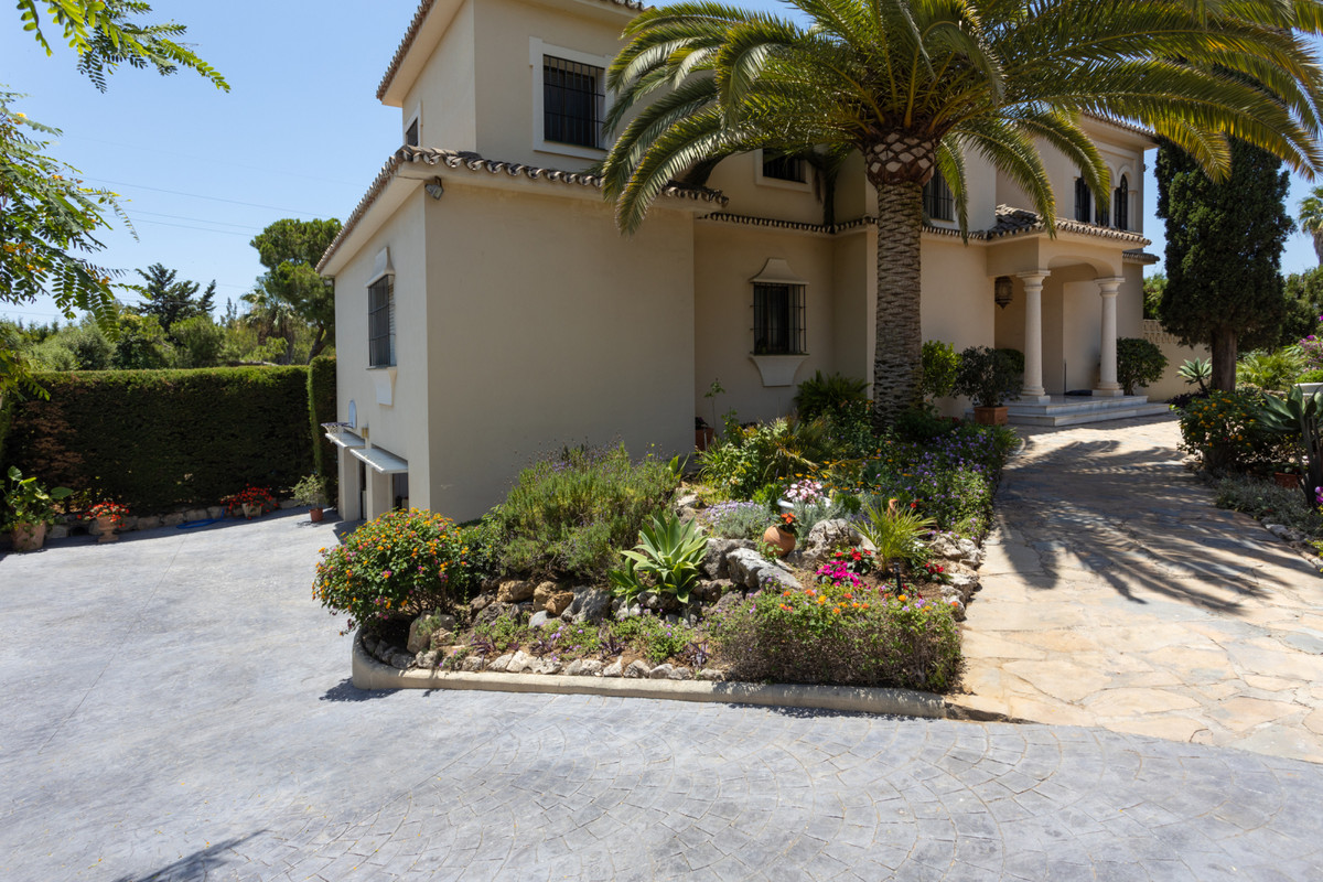 7 bedroom Villas for sale in Marbella – R3585085 7 bedroom Villas for sale in Marbella – R3585085