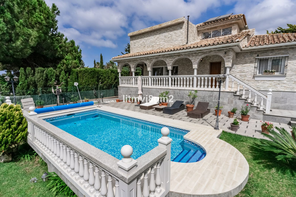 Villas de 4 dormitorios en venta en Artola – R4747441 Villas de 4 dormitorios en venta en Artola – R4747441