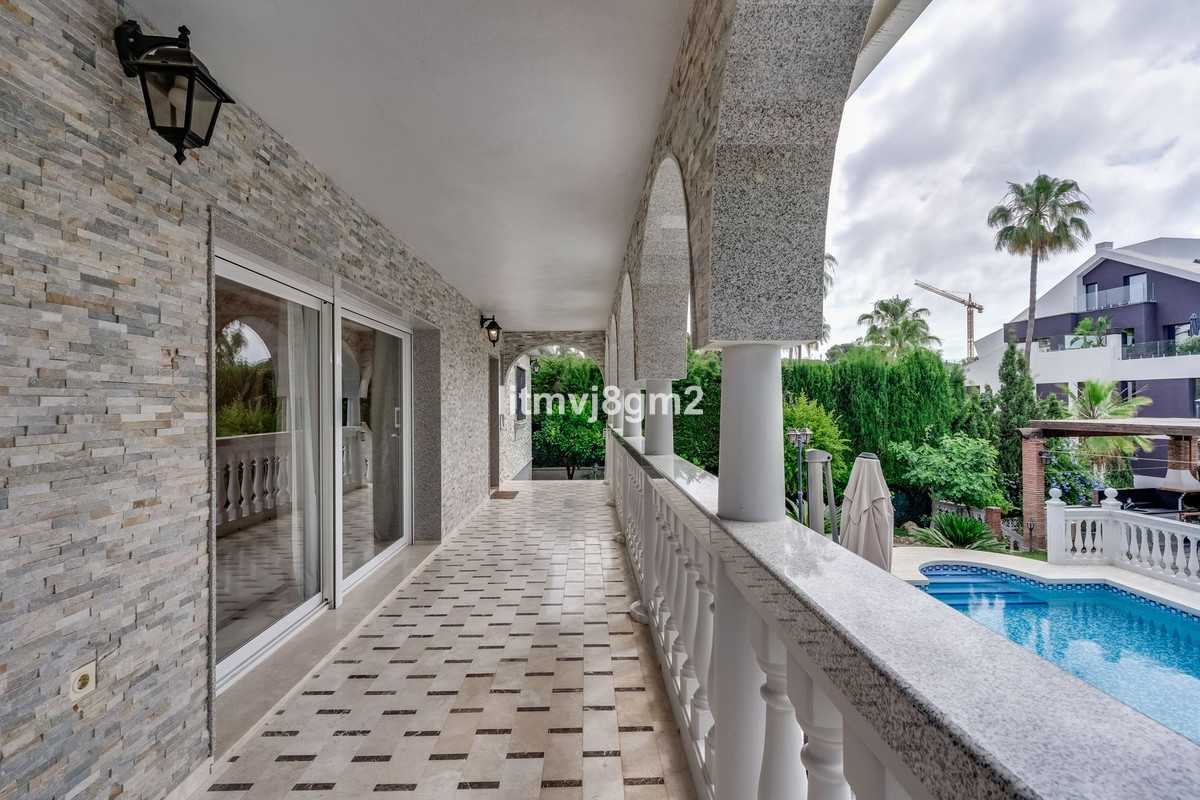 Villas de 4 dormitorios en venta en Artola – R4747441 Villas de 4 dormitorios en venta en Artola – R4747441