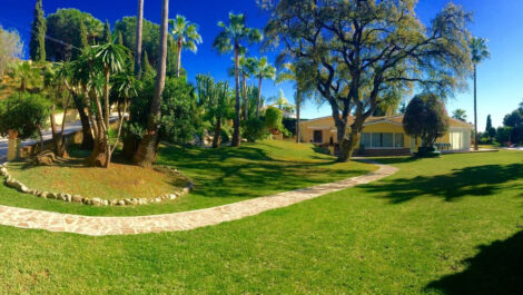 6 bedroom Villas for sale in Elviria – R4687141