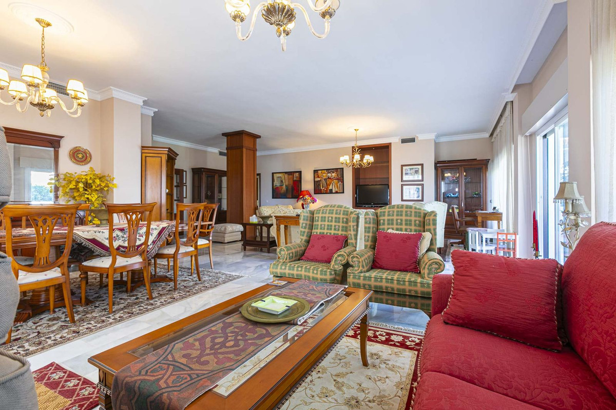 Apartamentos de 3 dormitorios en venta en Nueva Andalucía – R4967110 Apartamentos de 3 dormitorios en venta en Nueva Andalucía – R4967110