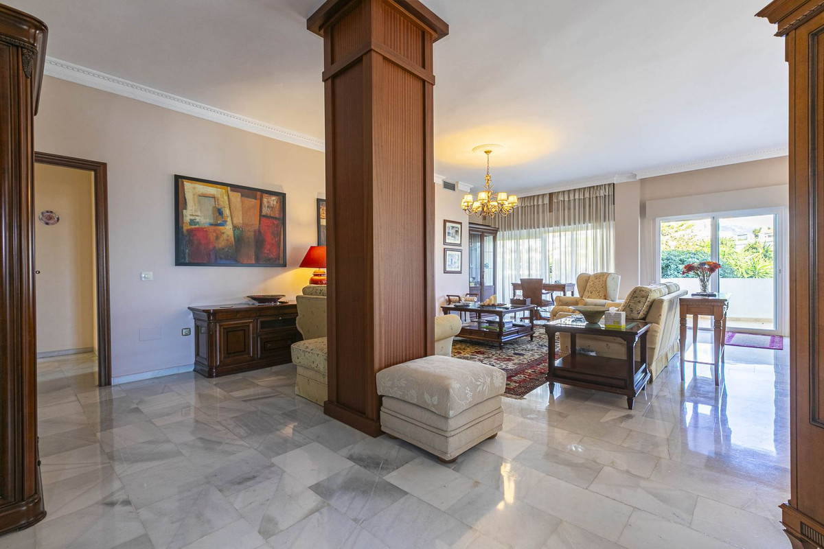 Apartamentos de 3 dormitorios en venta en Nueva Andalucía – R4967110 Apartamentos de 3 dormitorios en venta en Nueva Andalucía – R4967110