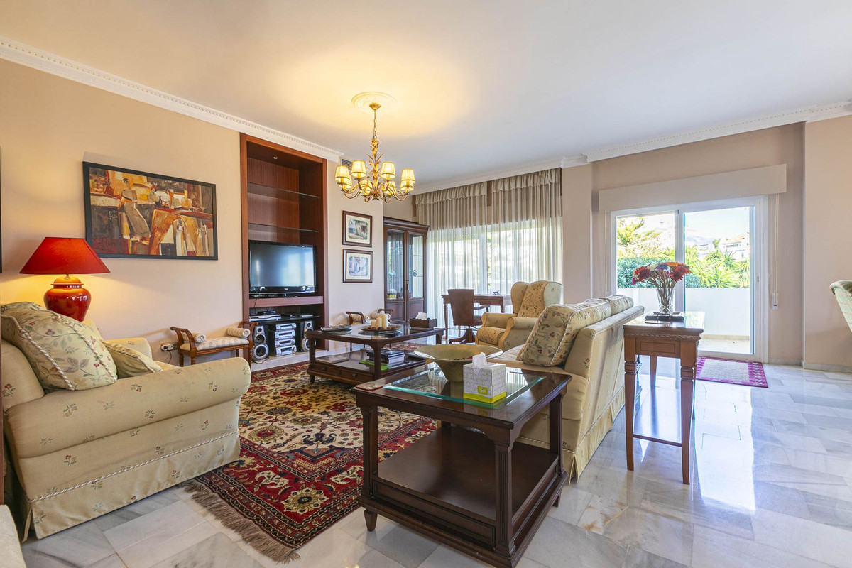 Apartamentos de 3 dormitorios en venta en Nueva Andalucía – R4967110 Apartamentos de 3 dormitorios en venta en Nueva Andalucía – R4967110