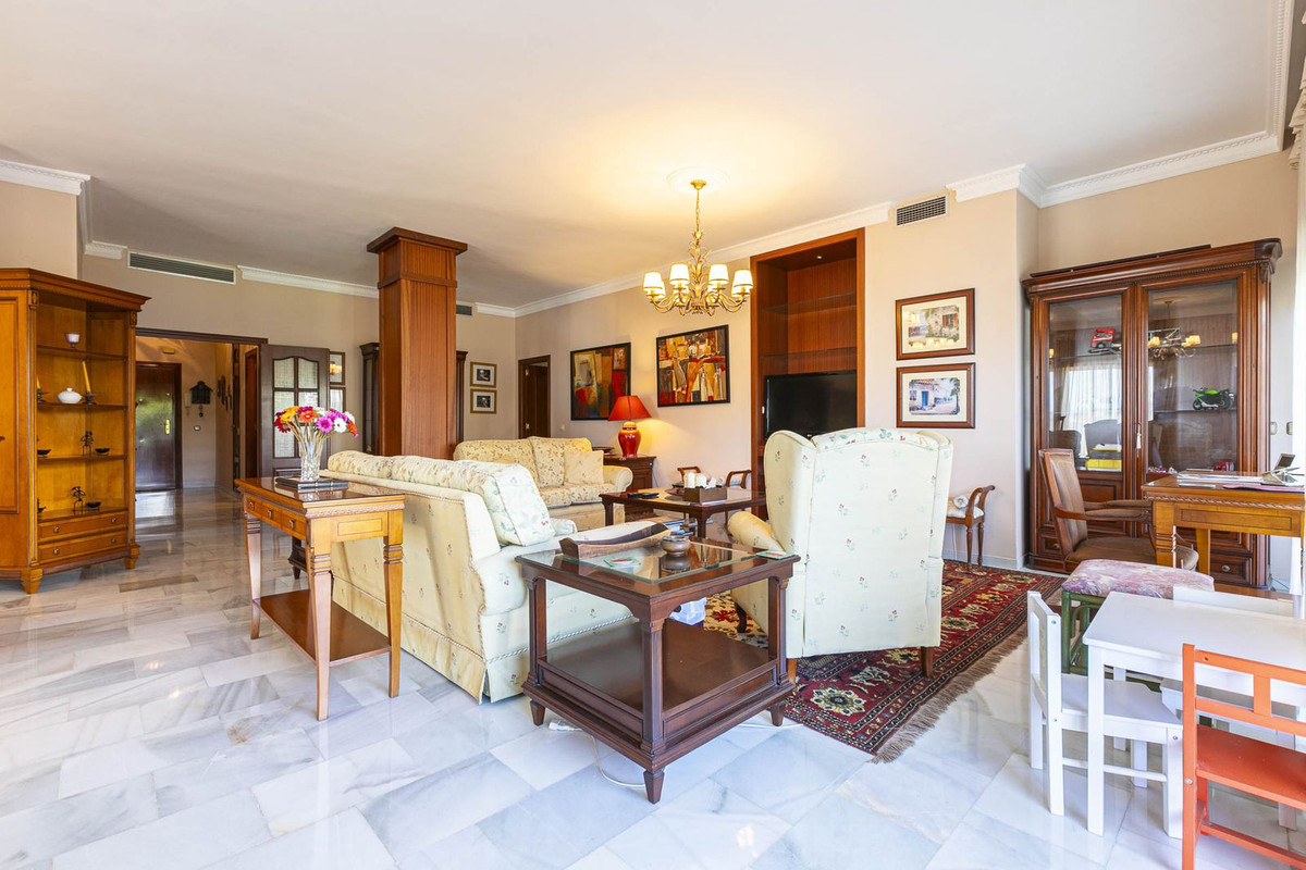 Apartamentos de 3 dormitorios en venta en Nueva Andalucía – R4967110 Apartamentos de 3 dormitorios en venta en Nueva Andalucía – R4967110