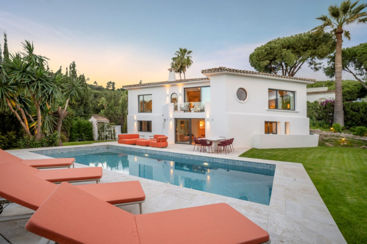 Villas de 4 dormitorios en venta en Nueva Andalucía – R5017633 Villas de 4 dormitorios en venta en Nueva Andalucía – R5017633