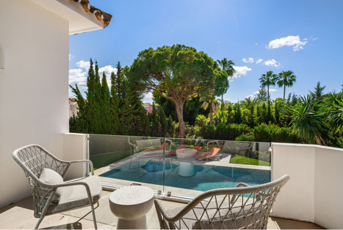 Villas de 4 dormitorios en venta en Nueva Andalucía – R5017633 Villas de 4 dormitorios en venta en Nueva Andalucía – R5017633