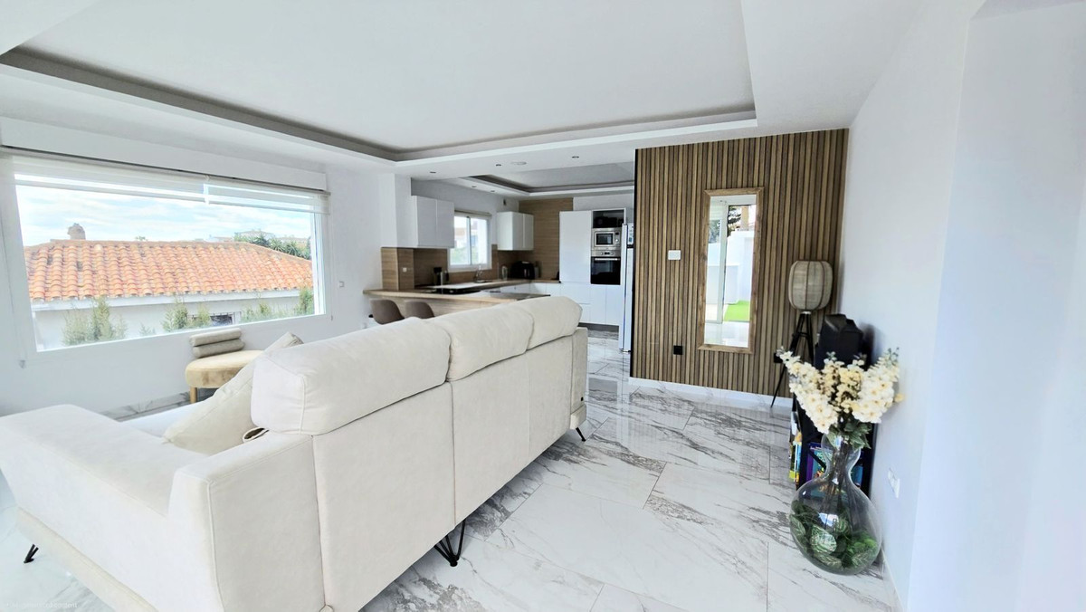 8 bedroom Villas for sale in Riviera del Sol – R5338420 8 bedroom Villas for sale in Riviera del Sol – R5338420
