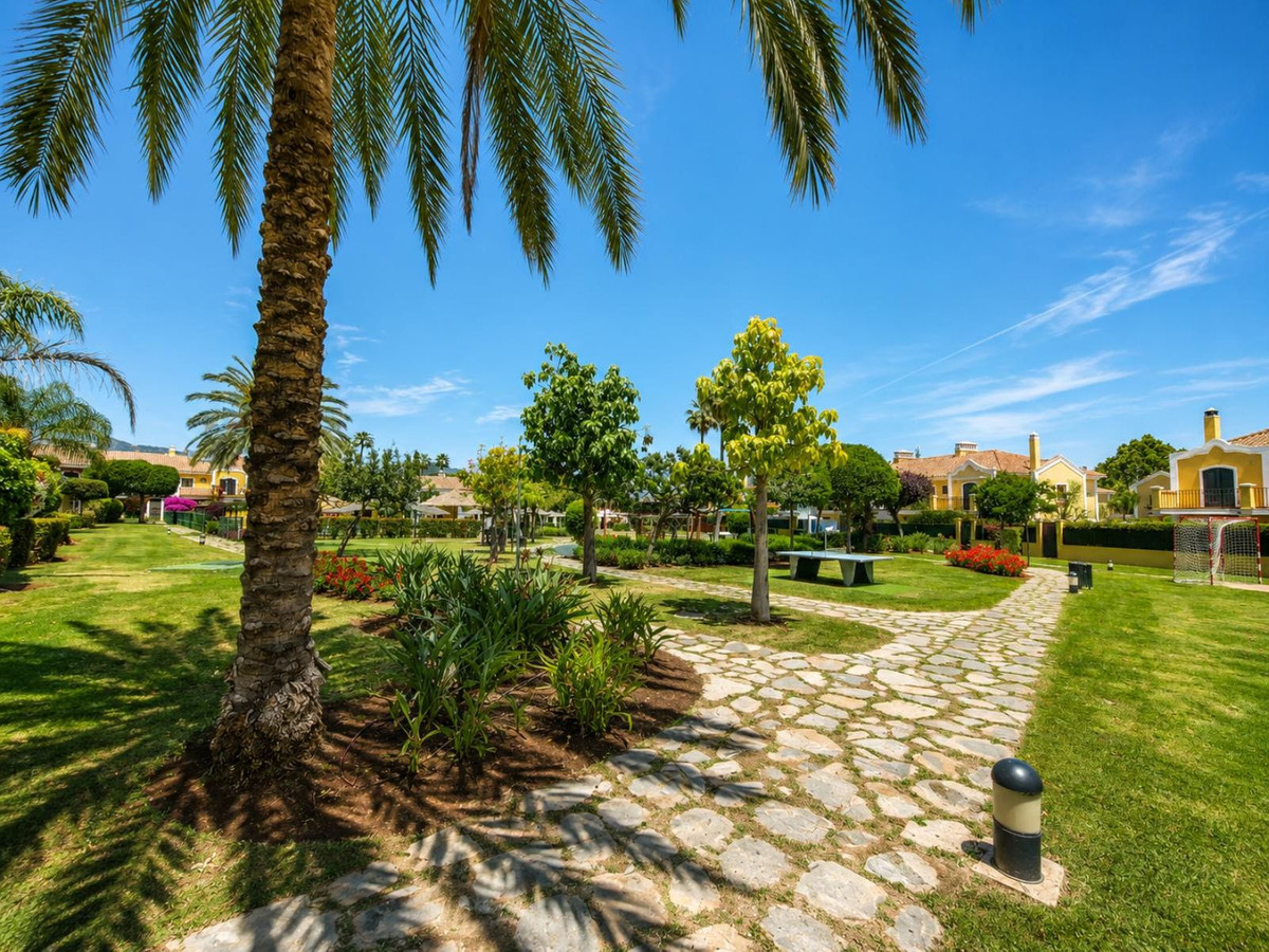5 bedroom Villas for sale in Guadalmina Alta – R5414437 5 bedroom Villas for sale in Guadalmina Alta – R5414437