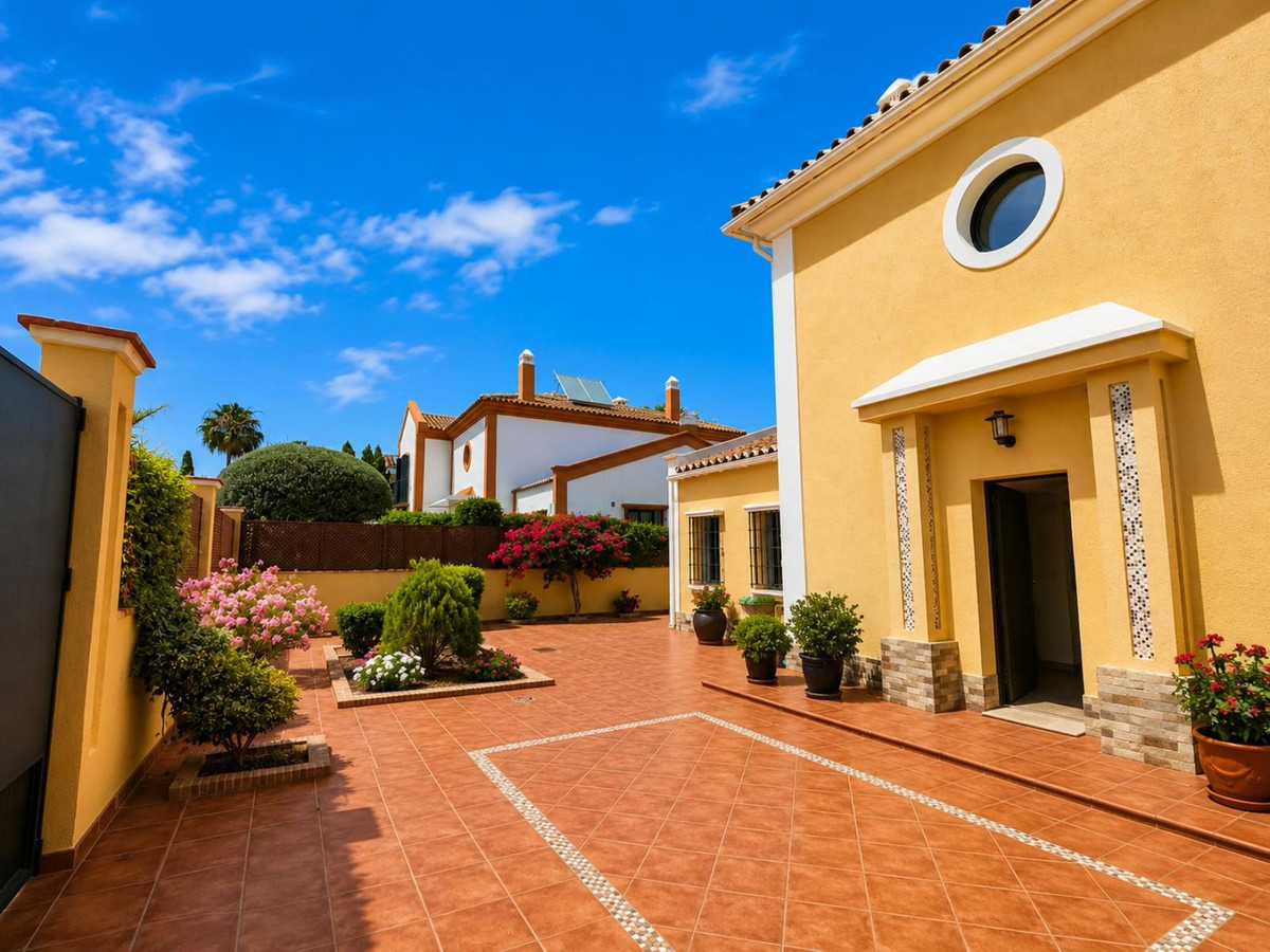 5 bedroom Villas for sale in Guadalmina Alta – R5414437 5 bedroom Villas for sale in Guadalmina Alta – R5414437