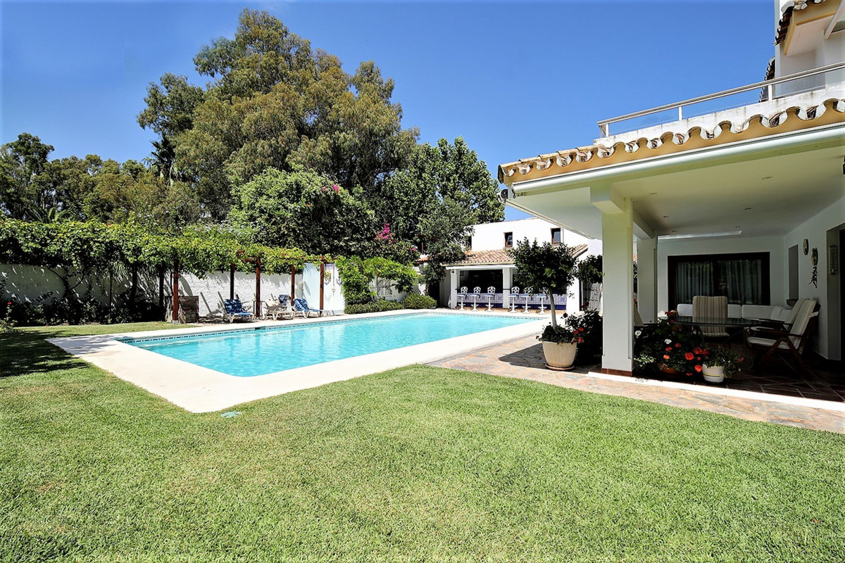 Villas de 5 dormitorios en venta en Atalaya – R3979624 Villas de 5 dormitorios en venta en Atalaya – R3979624