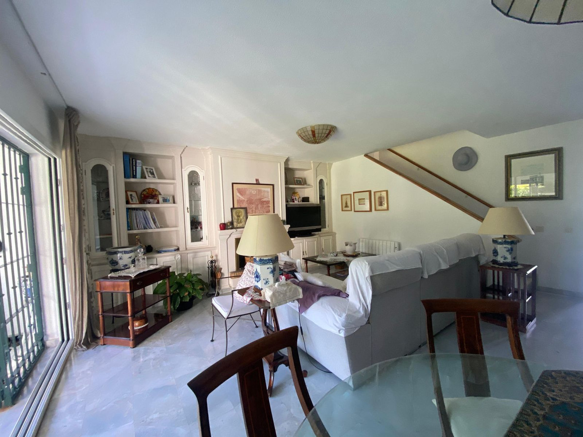 Adosados de 5 dormitorios en venta en Milla de Oro – R5406544 Adosados de 5 dormitorios en venta en Milla de Oro – R5406544