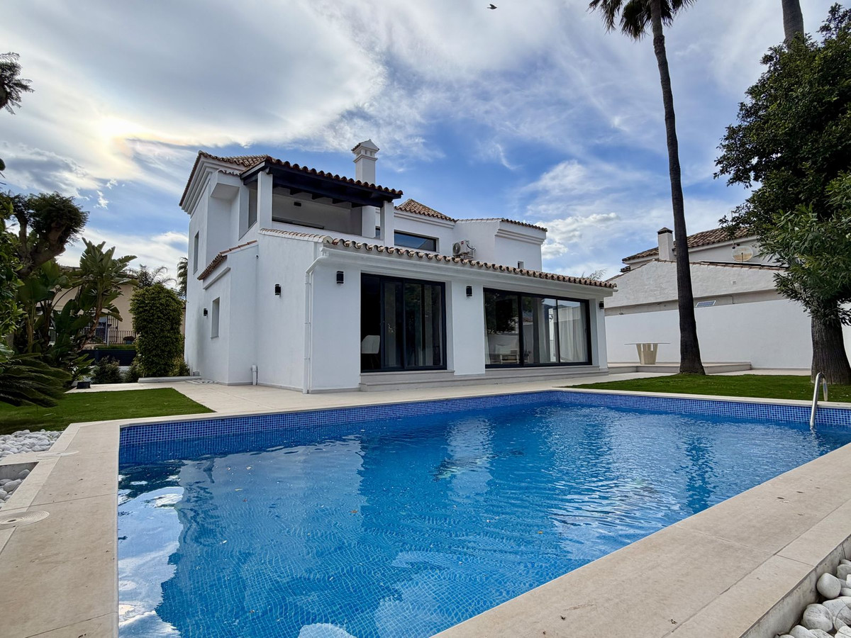5 bedroom Villas for sale in Puerto Banús – R5365042 5 bedroom Villas for sale in Puerto Banús – R5365042