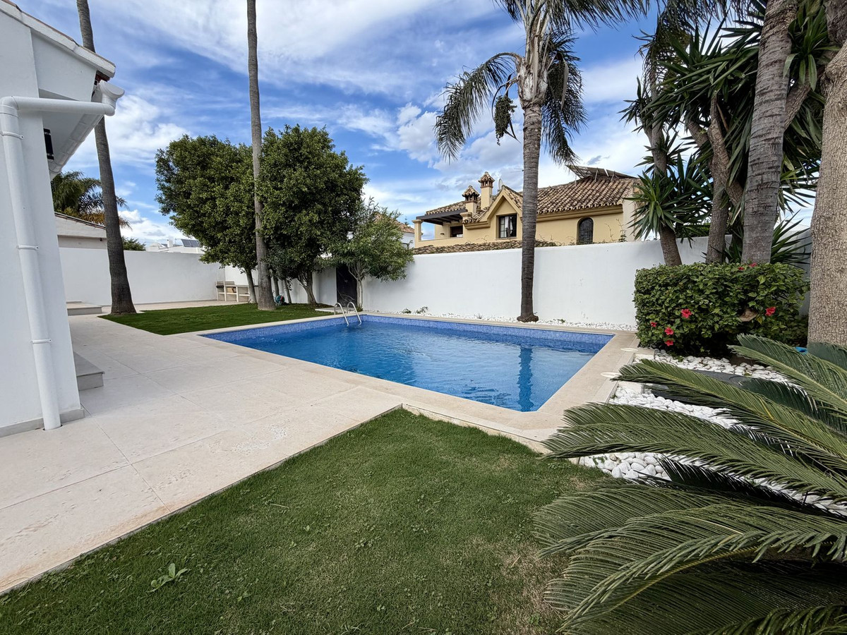 5 bedroom Villas for sale in Puerto Banús – R5365042 5 bedroom Villas for sale in Puerto Banús – R5365042