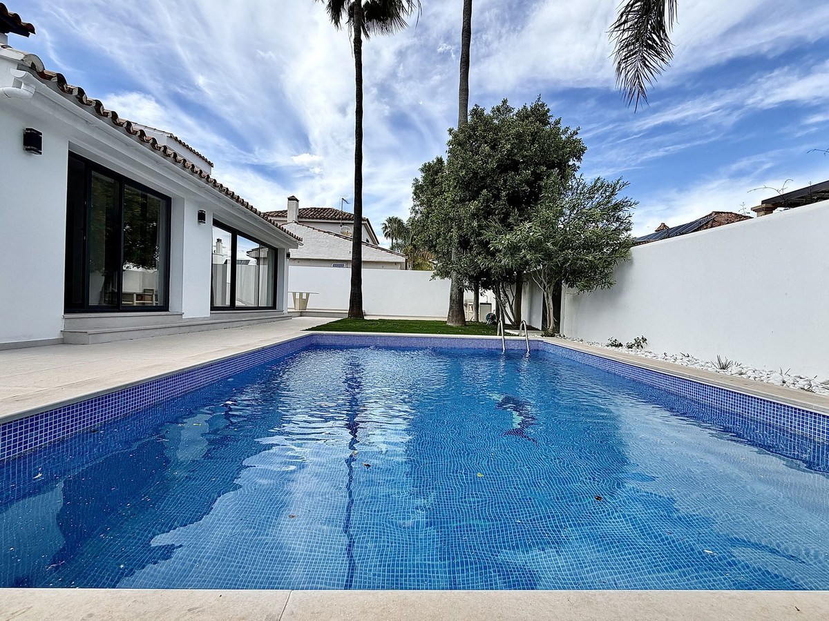 5 bedroom Villas for sale in Puerto Banús – R5365042 5 bedroom Villas for sale in Puerto Banús – R5365042