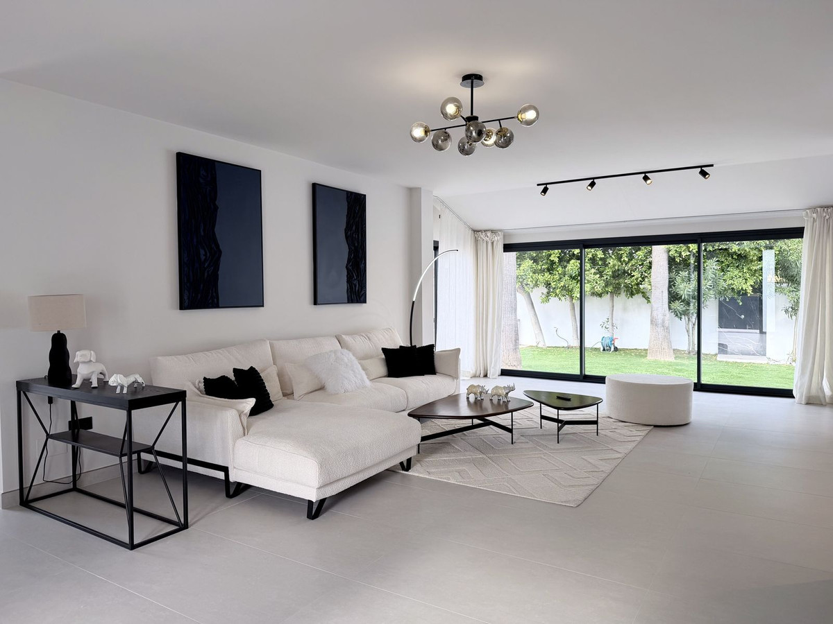 5 bedroom Villas for sale in Puerto Banús – R5365042 5 bedroom Villas for sale in Puerto Banús – R5365042