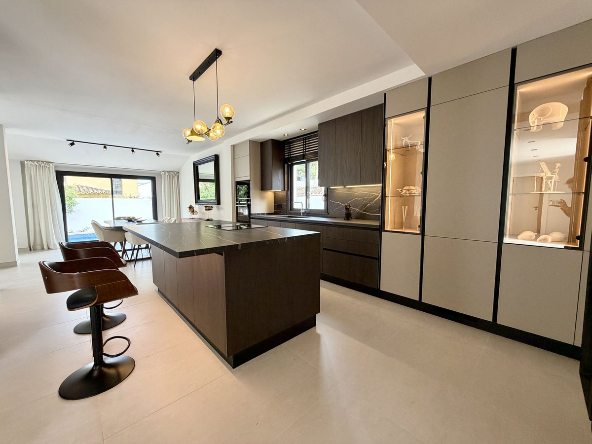 5 bedroom Villas for sale in Puerto Banús – R5365042 5 bedroom Villas for sale in Puerto Banús – R5365042