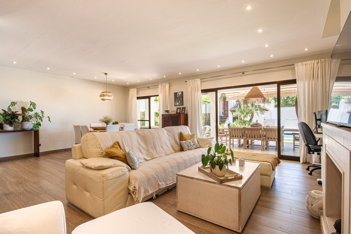 5 bedroom Villas for sale in Marbella – R5445769 5 bedroom Villas for sale in Marbella – R5445769
