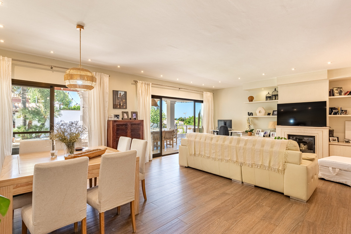 5 bedroom Villas for sale in Marbella – R5445769 5 bedroom Villas for sale in Marbella – R5445769