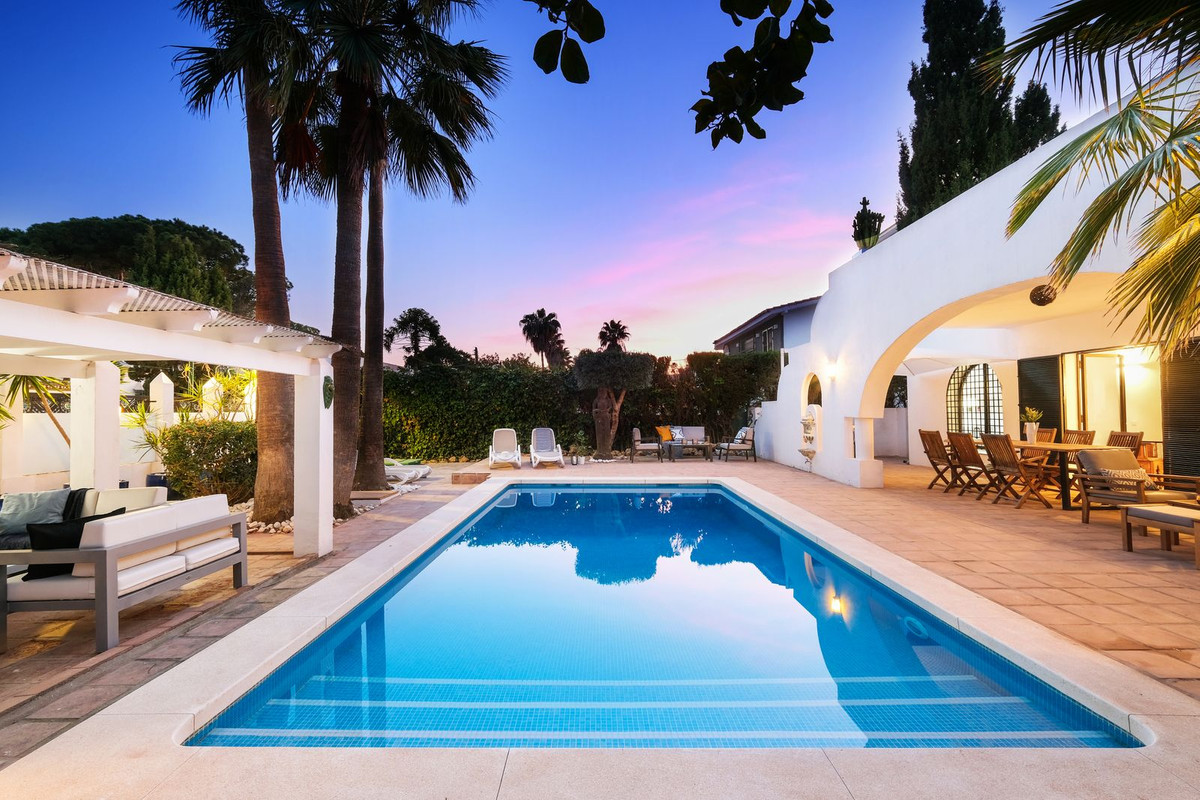 4 bedroom Villas for sale in Marbella – R5421241 4 bedroom Villas for sale in Marbella – R5421241