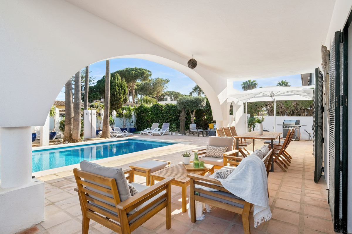 4 bedroom Villas for sale in Marbella – R5421241 4 bedroom Villas for sale in Marbella – R5421241