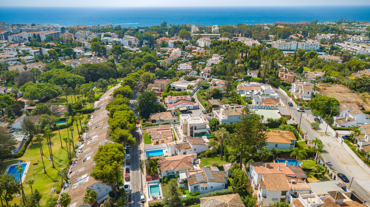 Villas de 2 dormitorios en venta en Nueva Andalucía – R5448514 Villas de 2 dormitorios en venta en Nueva Andalucía – R5448514