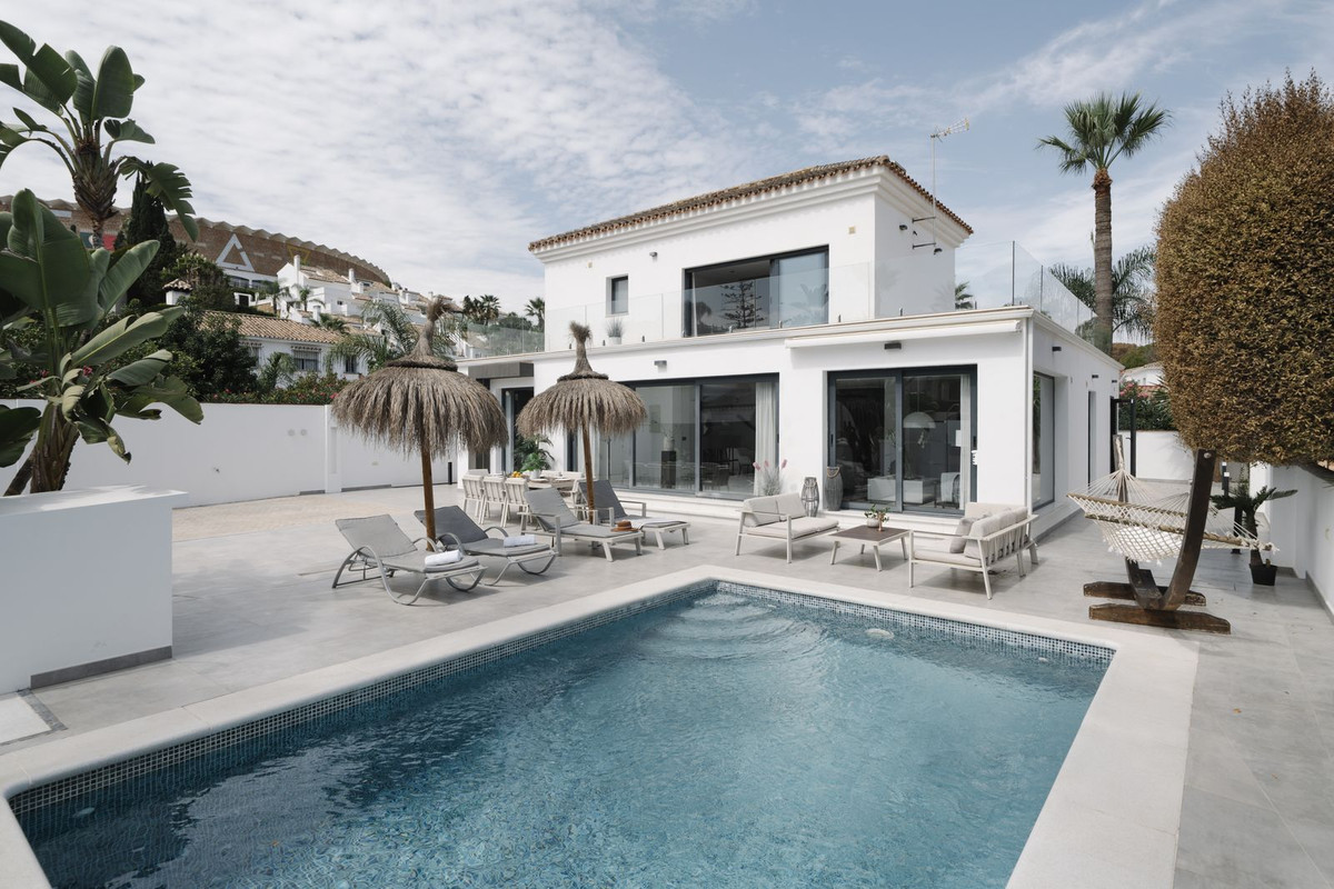 4 bedroom Villas for sale in Nueva Andalucía – R4074745 4 bedroom Villas for sale in Nueva Andalucía – R4074745